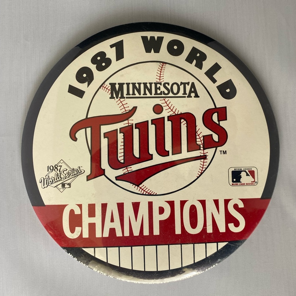 Vintage Minnesota Twins 1987 World Baseball Champions Official Pin Back